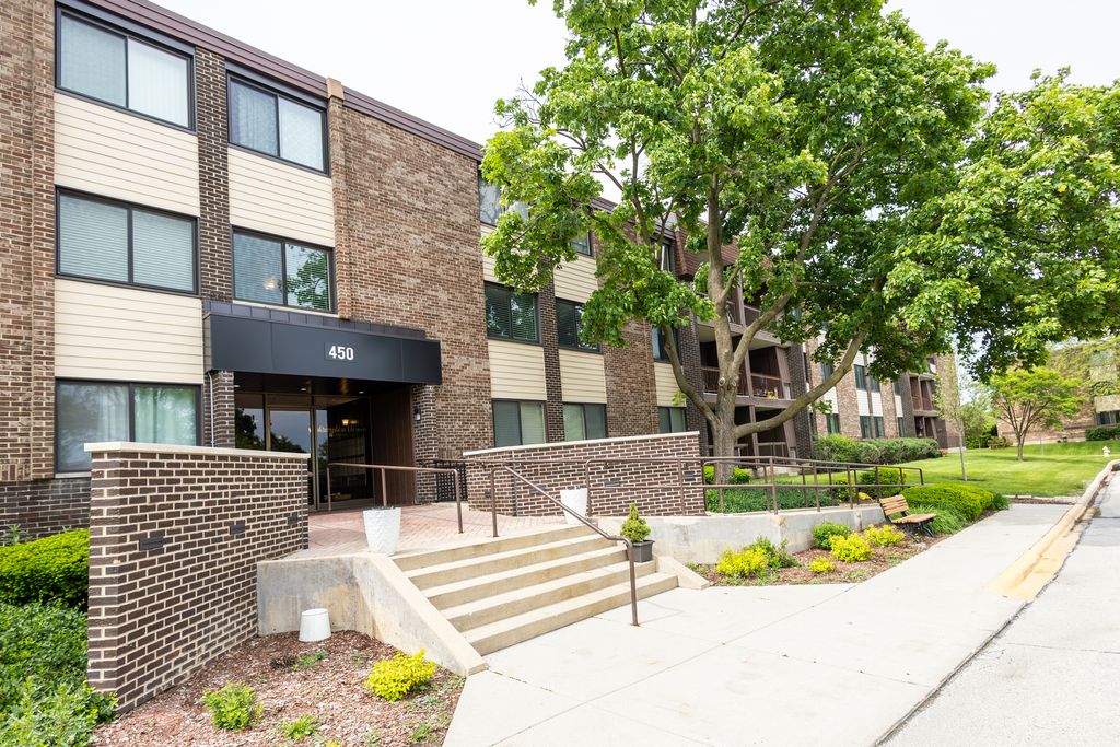 450 Raintree Court 2B, Glen Ellyn, IL 60137