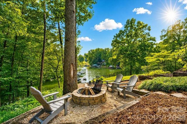 125 Hickory Point Court, Statesville, NC 28677
