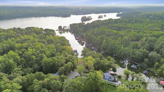 125 Hickory Point Court, Statesville, NC 28677
