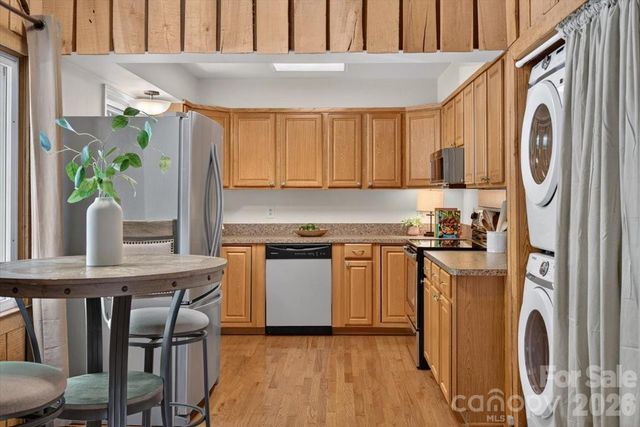125 Hickory Point Court, Statesville, NC 28677