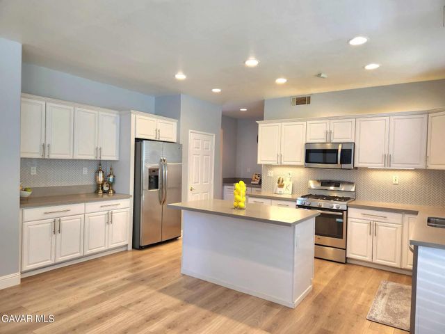 26523 Starling Court, Canyon Country, CA 91387