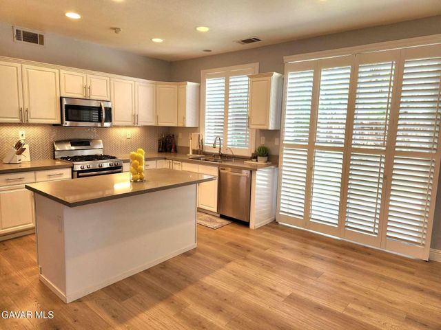 26523 Starling Court, Canyon Country, CA 91387