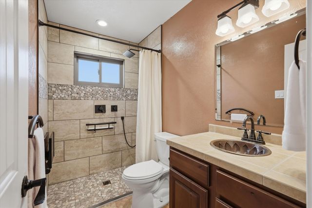 9101 Wallace Avenue NE, Albuquerque, NM 87109