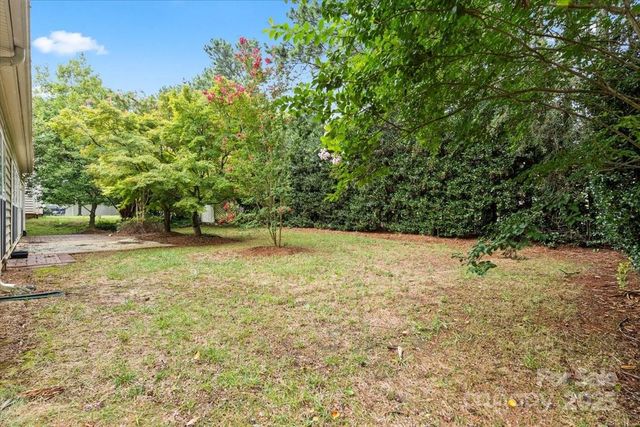 722 Meadow Lake Drive, Matthews, NC 28105