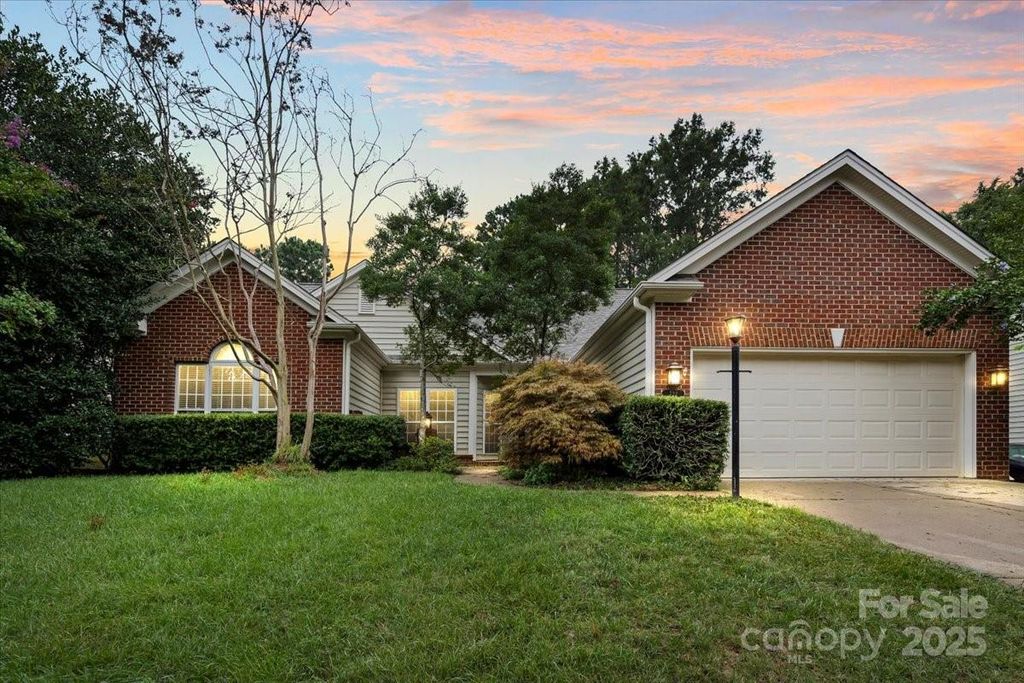 722 Meadow Lake Drive, Matthews, NC 28105