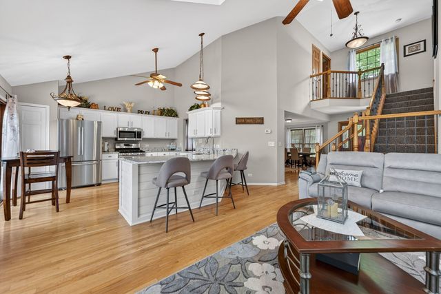 201 Tulip Circle, Island Lake, IL 60042