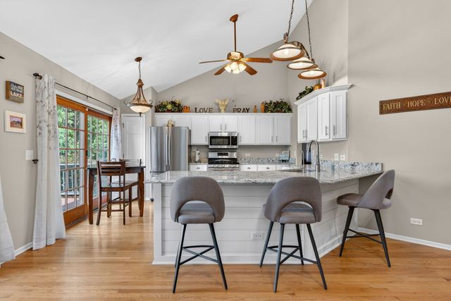201 Tulip Circle, Island Lake, IL 60042