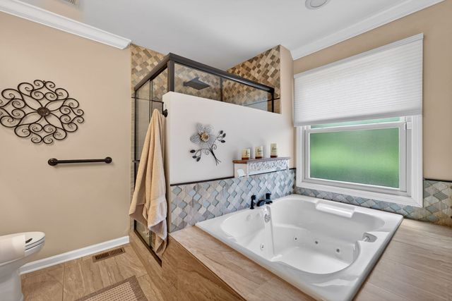 201 Tulip Circle, Island Lake, IL 60042