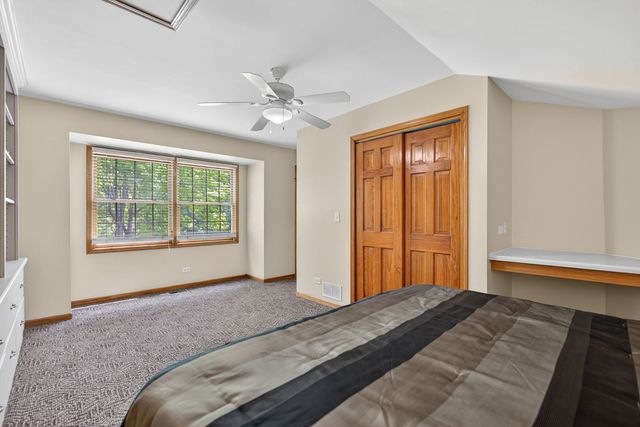 201 Tulip Circle, Island Lake, IL 60042