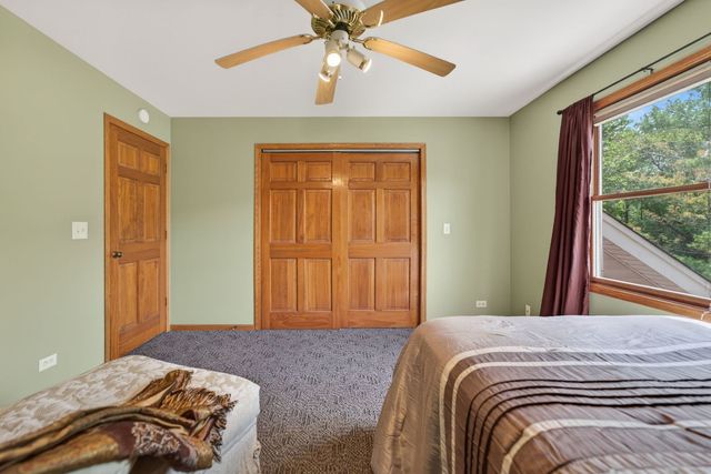 201 Tulip Circle, Island Lake, IL 60042