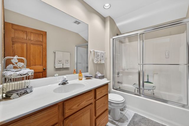 201 Tulip Circle, Island Lake, IL 60042