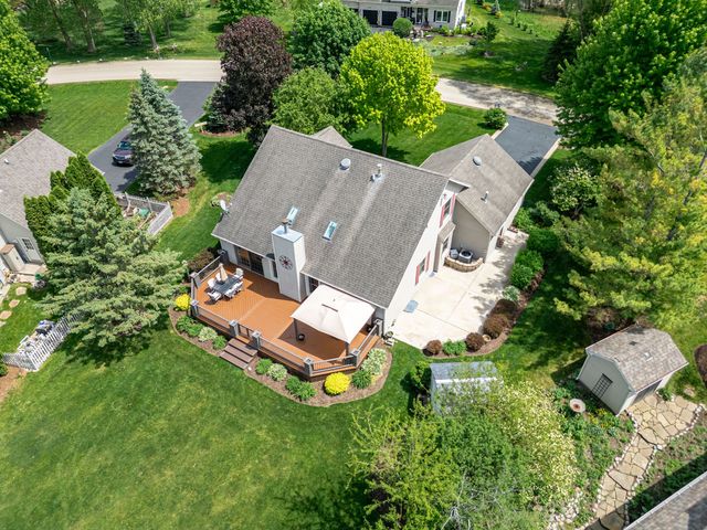 201 Tulip Circle, Island Lake, IL 60042