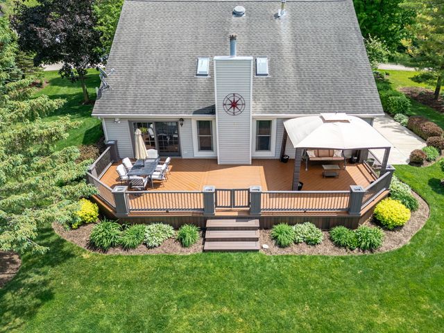 201 Tulip Circle, Island Lake, IL 60042