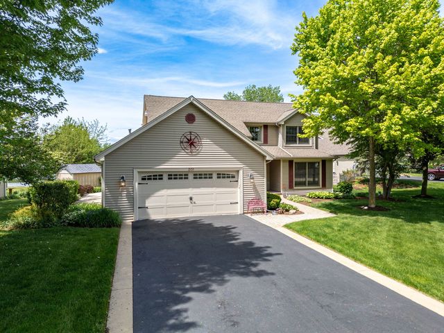201 Tulip Circle, Island Lake, IL 60042