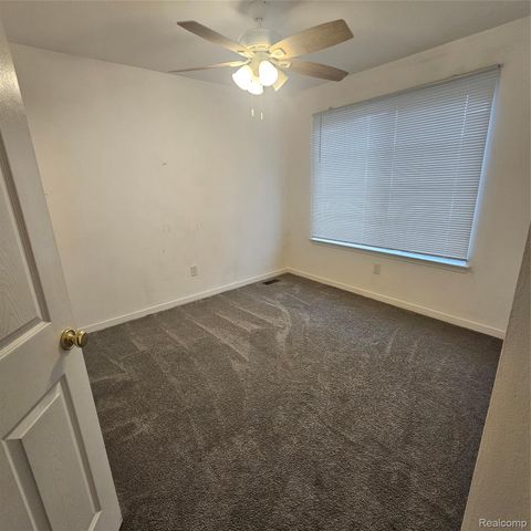 215 Oak Ridge Drive, Pontiac, MI 48341