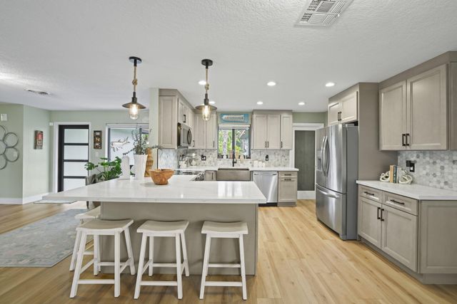 2332 NE 17th Terrace, Wilton Manors, FL 33305