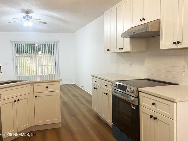 11565 WHISPERINGBROOK Lane, Jacksonville, FL 32218