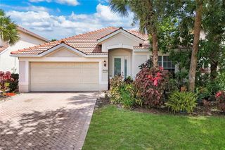 2010 Fairmont LN, Naples, FL 34120