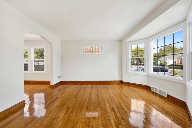 9314 S Central Park Avenue, Evergreen Park, IL 60805