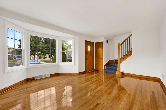 9314 S Central Park Avenue, Evergreen Park, IL 60805
