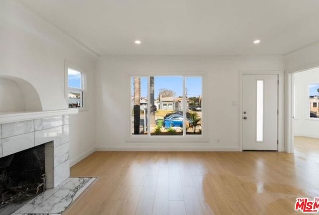 552 W 99th Street, Los Angeles, CA 90044