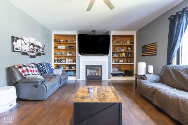 2225 Marina Court, Greenwood, IN 46143