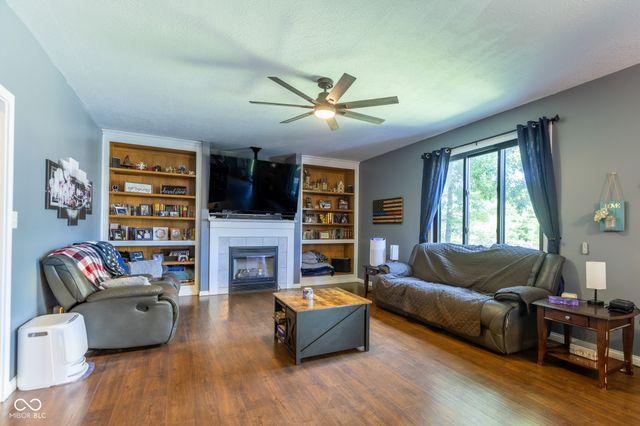 2225 Marina Court, Greenwood, IN 46143