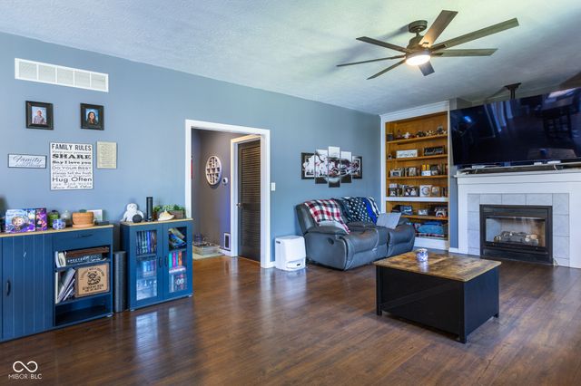 2225 Marina Court, Greenwood, IN 46143