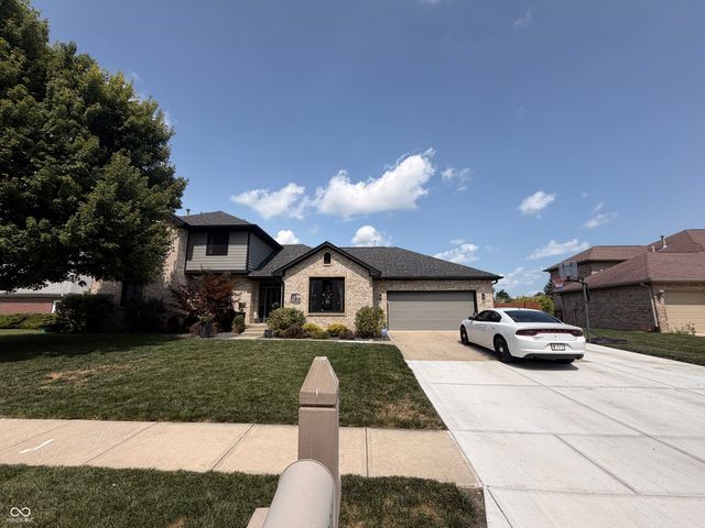 2225 Marina Court, Greenwood, IN 46143
