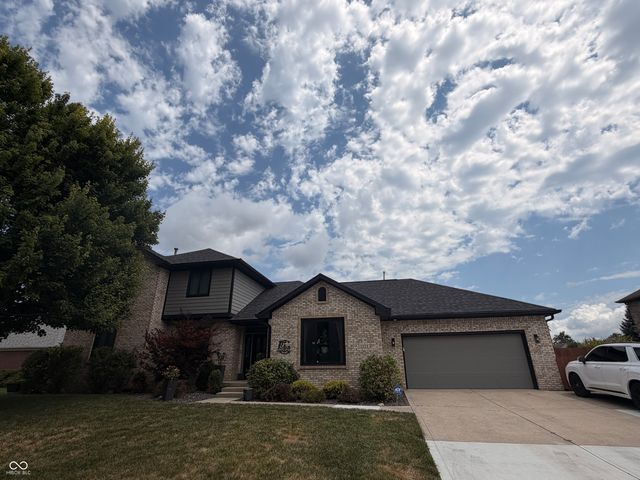2225 Marina Court, Greenwood, IN 46143