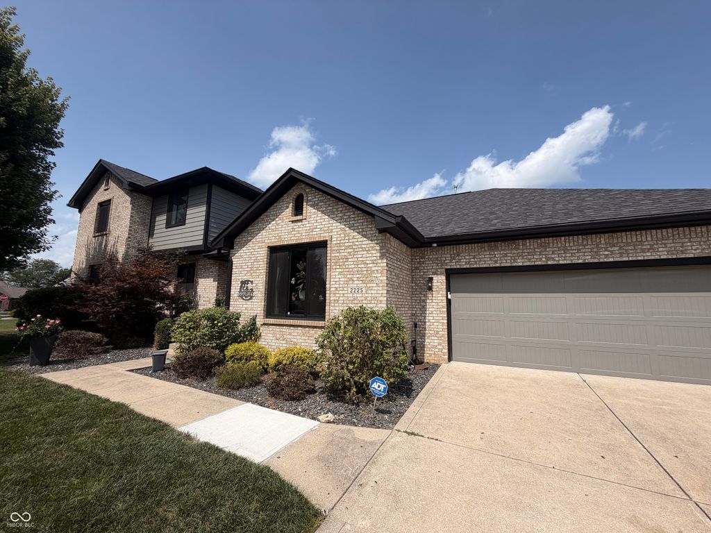 2225 Marina Court, Greenwood, IN 46143