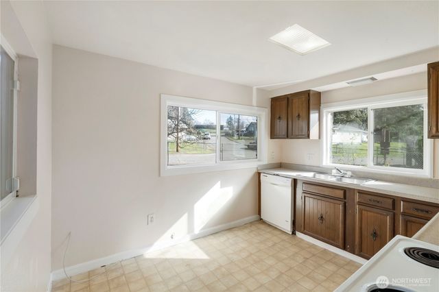 2877 Clare Ave, Bremerton, WA 98310