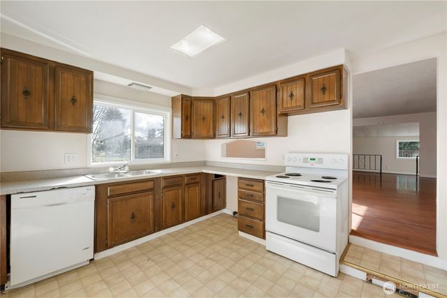 2877 Clare Ave, Bremerton, WA 98310