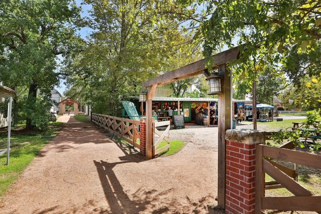 502 Weisinger Drive, Magnolia, TX 77354