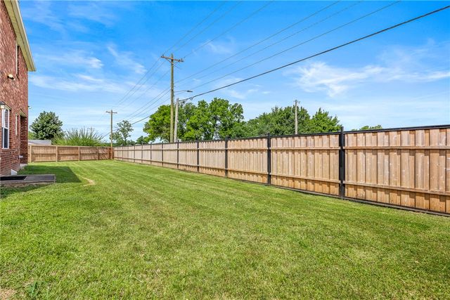 210 NW Olinka Pass Street, Bentonville, AR 72712