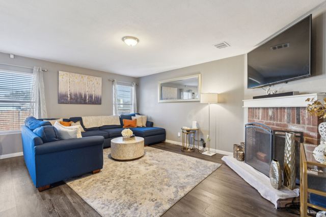 943 Carthage Way, Arlington, TX 76017