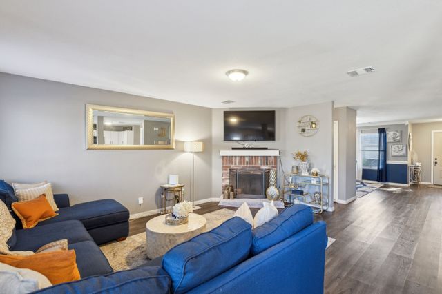 943 Carthage Way, Arlington, TX 76017