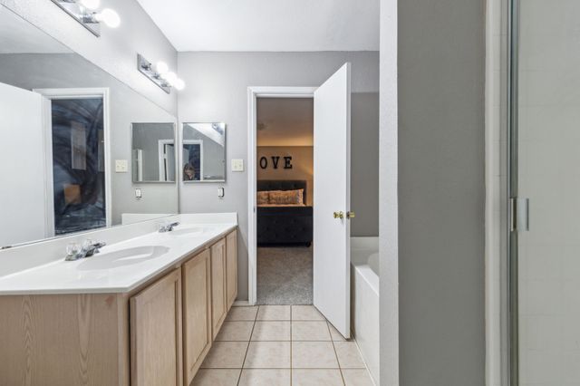 943 Carthage Way, Arlington, TX 76017