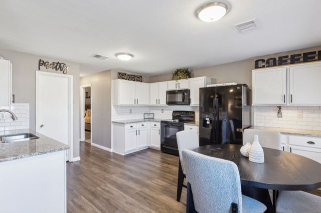 943 Carthage Way, Arlington, TX 76017