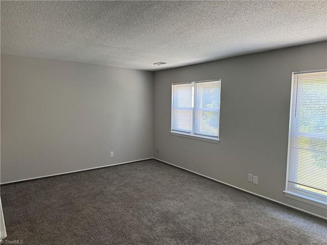 1039 Turtle Rock Lane, Winston-salem, NC 27104