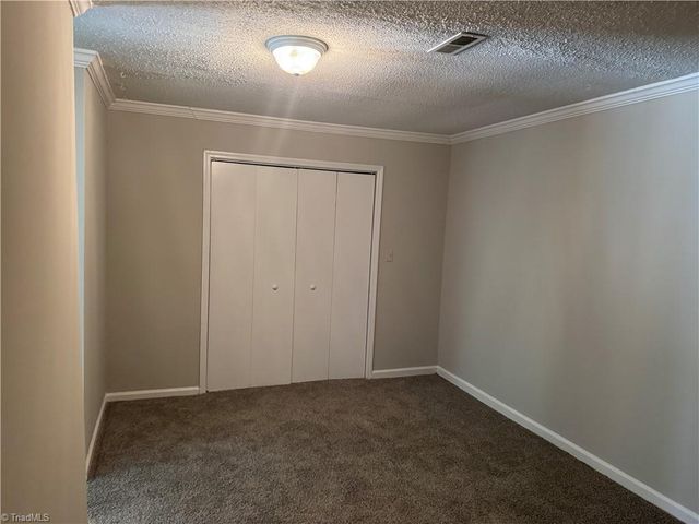 1039 Turtle Rock Lane, Winston-salem, NC 27104