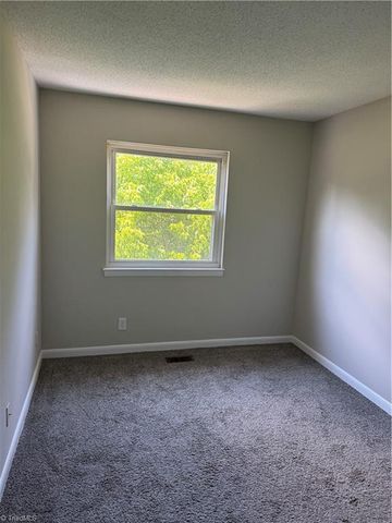 1039 Turtle Rock Lane, Winston-salem, NC 27104