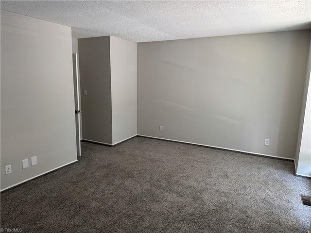 1039 Turtle Rock Lane, Winston-salem, NC 27104
