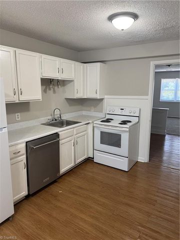 1039 Turtle Rock Lane, Winston-salem, NC 27104
