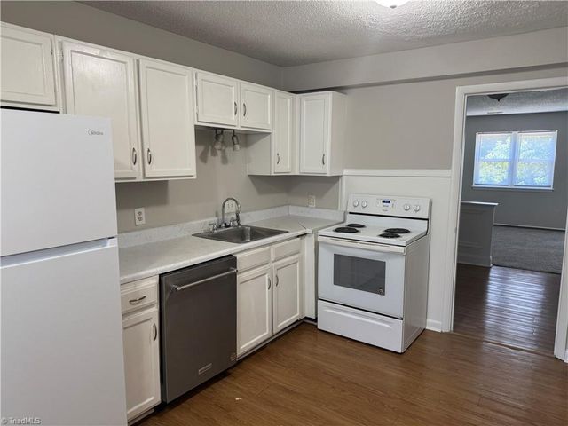 1039 Turtle Rock Lane, Winston-salem, NC 27104