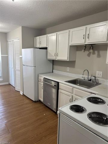 1039 Turtle Rock Lane, Winston-salem, NC 27104