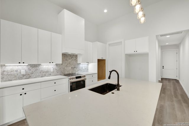 328 Compass Rose, Canyon Lake, TX 78133