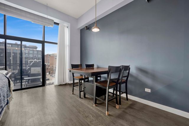 1224 W Van Buren Street 523, Chicago, IL 60607