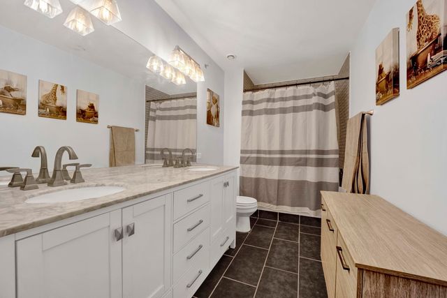 1224 W Van Buren Street 523, Chicago, IL 60607