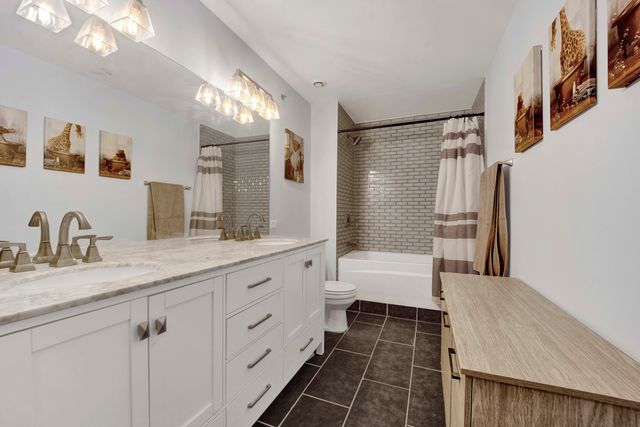 1224 W Van Buren Street 523, Chicago, IL 60607